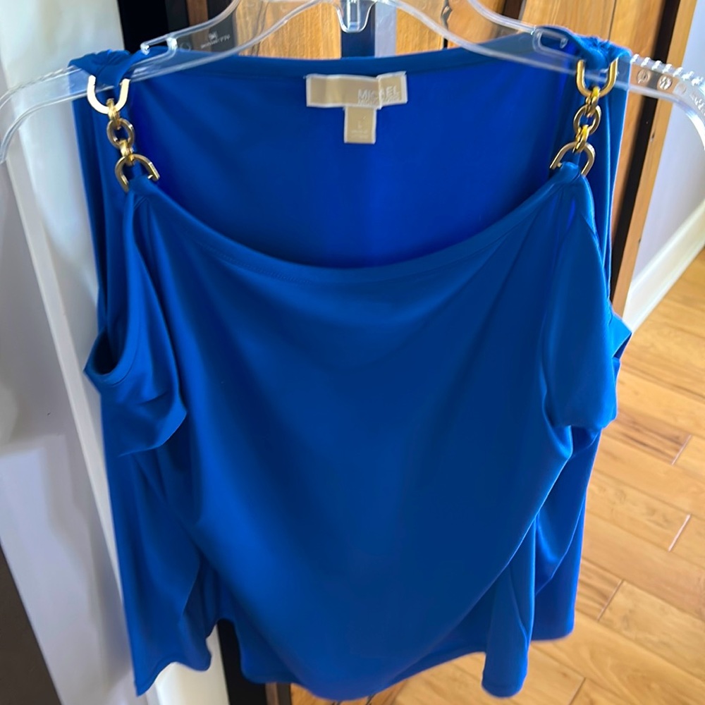 Cobalt blue Michael Kors cold shoulder blouse with gold chain trim. size Large